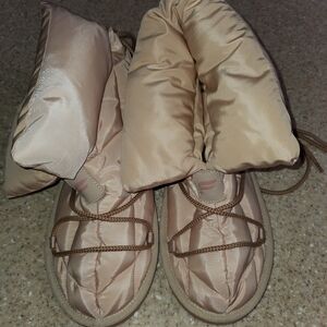 Fabletics Cozy Bootie Lounge Slippers Boots Puffer Honey Milk Beige NWOT